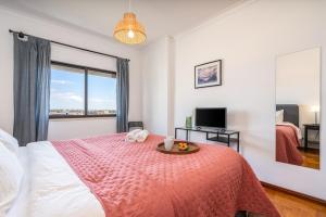 HostWise - Spacious & Sunny Flat