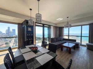 Three-room apartment in the center of Batumi, 100 meters from the sea, Porta Tower