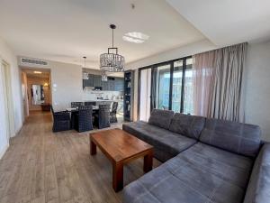 Three-room apartment in the center of Batumi, 100 meters from the sea, Porta Tower