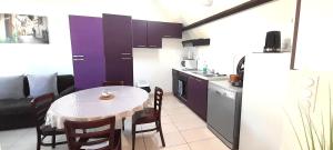 T2 avec terrasse, table de Ping-pong, parking privé au centre dAzay