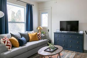 Charming Historic Upper | Walk to Downtown, Lakes
