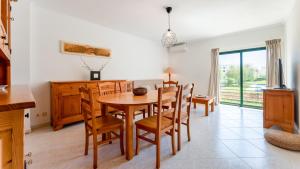 Vila Nova Sunny 2BR Apt with Pool by LovelyStay