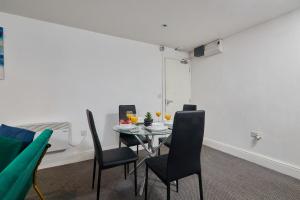 3 Beds - Leeds City Centre - FREE Parking & WiFi