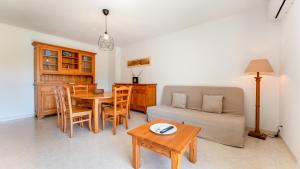 Vila Nova Sunny 2BR Apt with Pool by LovelyStay