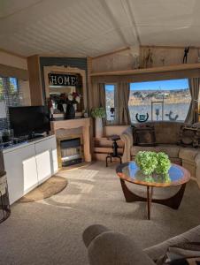 Aberystwyth holiday village walking distance to beach, town great outside space parking next to property
