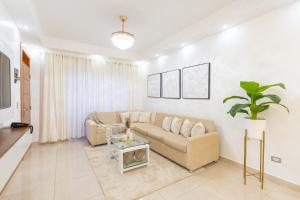 Modern Oasis near Monument with Rooftop BBQ , Gym, and Free Parking