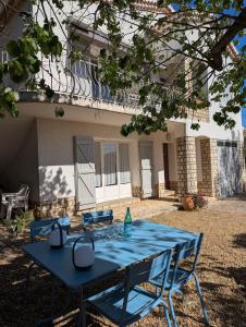 Rez de villa, jardin, parking à 10 minutes de la plage - Ubytování bez kategorie ve městě Bandol