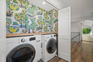 Designer Home w Lake Views+Walk to Downtown&Beach