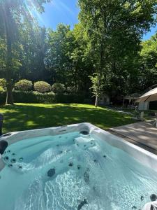 Le Colibri spa jacuzzi