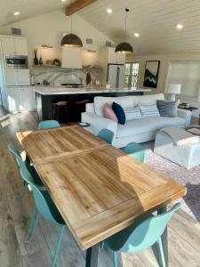 Designer Home w Lake Views+Walk to Downtown&Beach