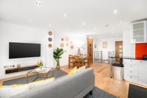 London City Angel 2 Bedroom 2 Bath Balcony Duplex Apartment