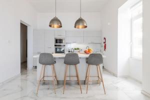 Bright 3BR with Sea Views in Central Sliema by Buena Vista