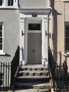 Luxury lower ground floor apartment walled area
