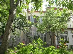 伊兹密尔莲园旅舍 - Buca