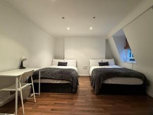 Warren Street 4 Bedrooms Private Suite