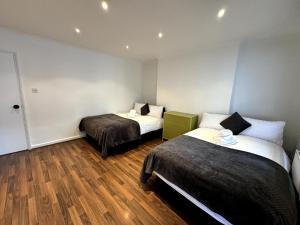 Warren Street 4 Bedrooms Private Suite