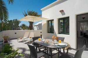 Villa Irene Lanzarote en Costa Teguise en complejo con piscina comunal