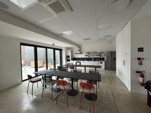 Appartements 602 Studio equipe a 2 pas du centre ville et gare : photos des chambres