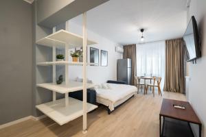 High-end Studio with Panoramic View, Parking & Pool