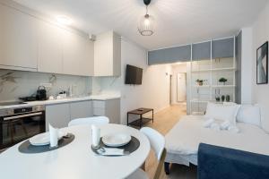 Amazing Studio with Panoramic View, Parking & Pool