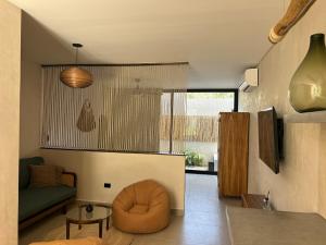 Your Ideal Retreat GF Oasis with Pool Access for 3