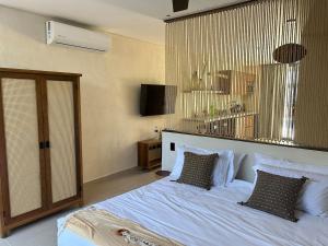 Your Ideal Retreat GF Oasis with Pool Access for 3