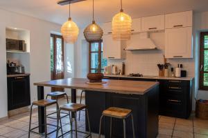 Villas Villa de 181m2 4 chambre avec piscine et stationnement : photos des chambres