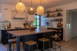 Villas Villa de 181m2 4 chambre avec piscine et stationnement : photos des chambres