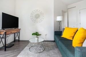 Brand New 2BR Chicago City Escape