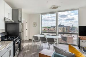 Brand New 2BR Chicago City Escape