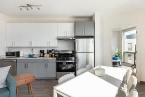 Brand New 2BR Chicago City Escape