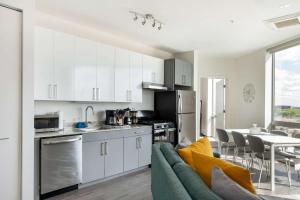 Brand New 2BR Chicago City Escape