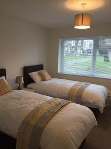 Contractor-Friendly Free Parking Fast WiFi Near Worksites - 2 Bedroom Home In Three Bridges Crawley Gatwick