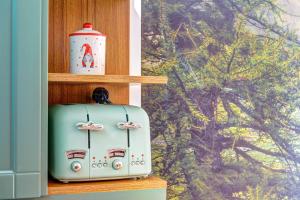 Into the Woods - Charming Studio by Flat Manager