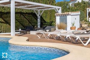 Villa Volantis by Abahana Villas