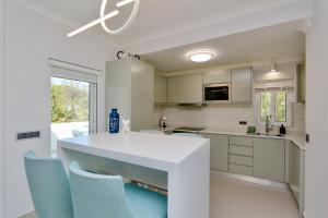 Monte Verde C - CD 295, Cleverdetails, Sleeps 2 adults and 2 children, 4 salted water pools