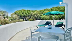 Monte Verde C - CD 295, Cleverdetails, Sleeps 2 adults and 2 children, 4 salted water pools