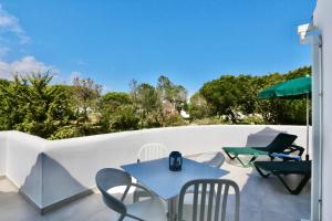 Monte Verde C - CD 295, Cleverdetails, Sleeps 2 adults and 2 children, 4 salted water pools