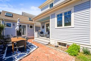 Historic Home and Cottage with Seaport View