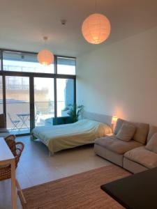 Fully furnished studio with balcony, shared infinity pool, gym and private parking