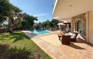 Gorgeous Home In Lagonisi With Wifi