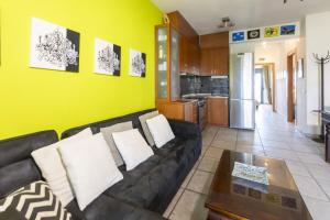 Crystal Pool Apartment by Booking Kottas - Egeopelagitika