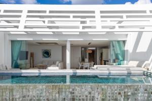 Ocean Serenity 3 bd inifity pool with unreal views