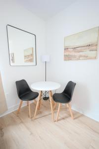 Skyline Luxe Haven Studio - Easy Access to NYC