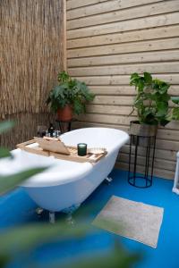 The Stall at CasaClarig - West Cork Cabin with Sauna