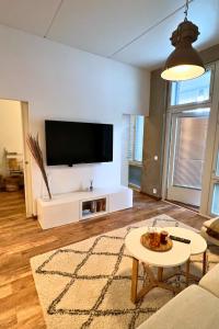 Classy Central airport apartment