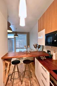 Classy Central airport apartment