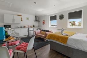 City Centre Studio Apartments - Baxter Apartment - Short Stays UK Ltd