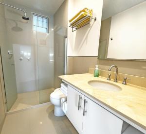 Morros Ultra 5 Star Condo - King Bed Beach Front - Fast WIFI 500Mbps
