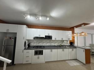 3BR apartment with Private Terrace and Jacuzzi 3mins from the Beach